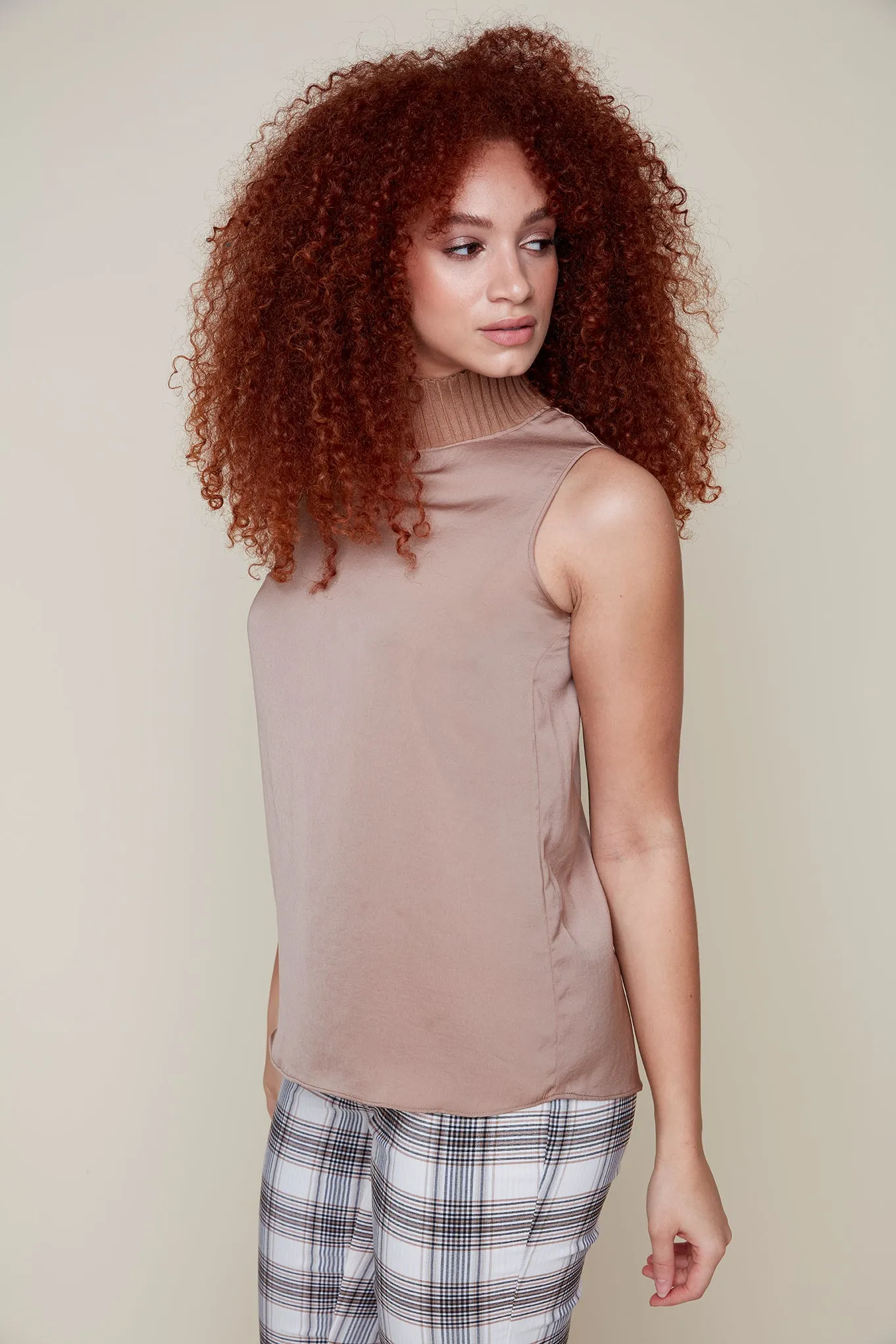 MOCK NECK SLEEVELESS